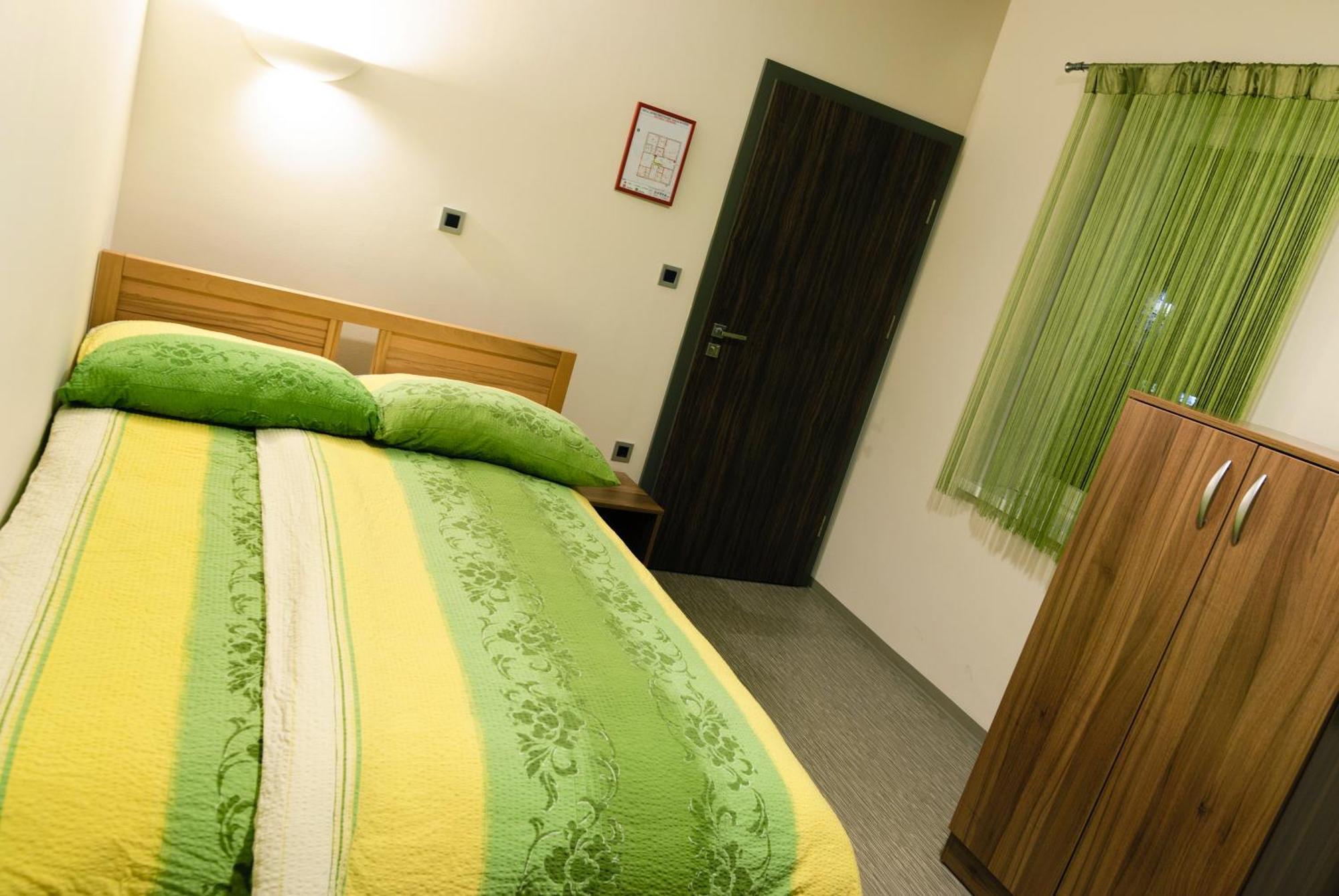 Hostel Plus Caffe Petrovče المظهر الخارجي الصورة